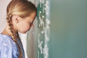 Comment renforcer la confiance en soi d’un enfant DYS à la maison