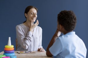 Orthophoniste, ergothérapeute, psychomotricien : qui fait quoi pour un enfant DYS ?