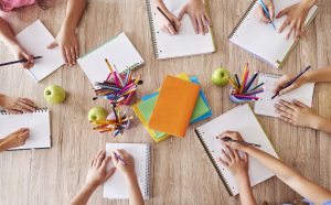 Enseigner autrement : 5 approches pédagogiques qui favorisent la réussite des enfants DYS