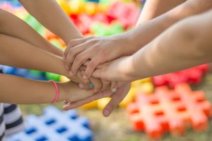 La dyslexie touche près de 8 % des enfants en France (INSERM, 2023).